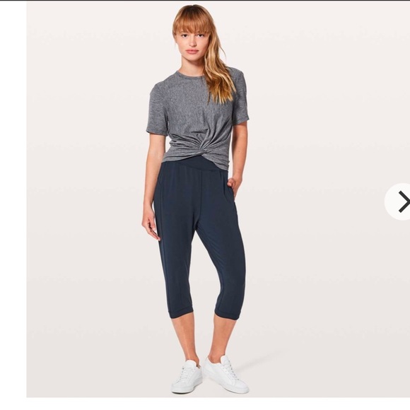 Lululemon Rejuvenate Crop *18" True Navy Size 4 and Size 8 - Picture 1 of 11